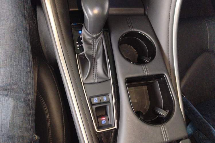 Used Toyota Avalon 2022 2.0L Luxury Edition Gear Lever