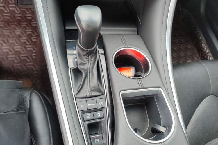 Used Toyota Avalon 2022 2.5L Touring Premium Edition Gear Lever
