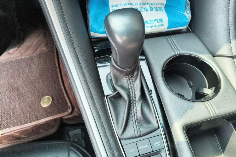 Used Toyota Avalon 2022 2.5L Luxury Edition Gear Lever