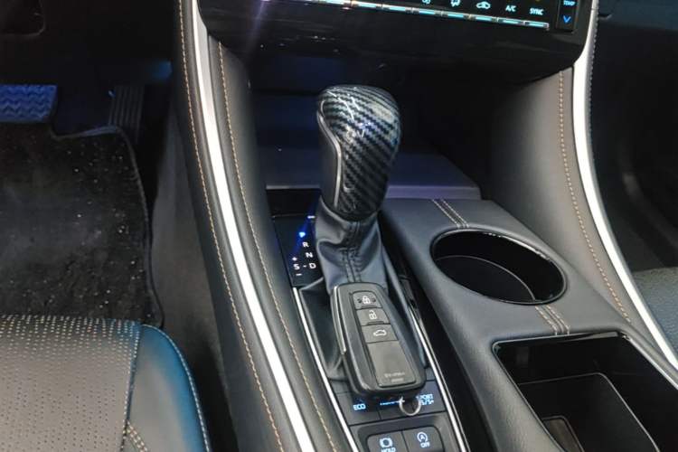 Used Toyota Avalon 2022 2.5L Luxury Edition Gear Lever