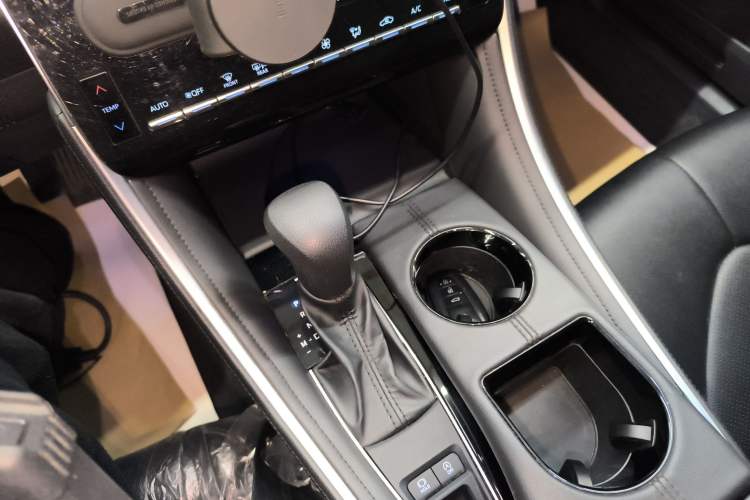 Used Toyota Avalon 2022 2.0L Ambition Edition Gear Lever
