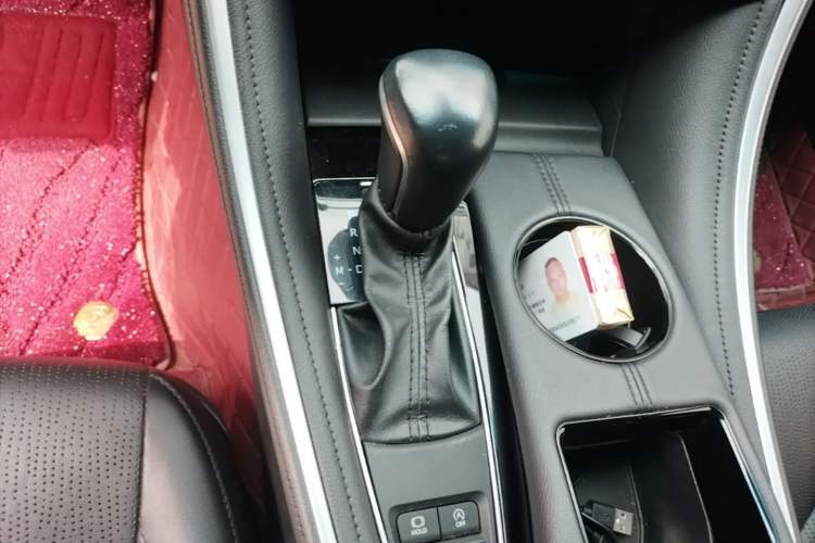 Used Toyota Avalon 2022 2.0L XLE Premium Edition Gear Lever