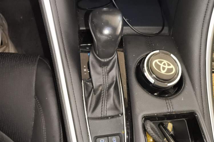 Used Toyota Avalon 2022 2.0L Luxury Edition Gear Lever