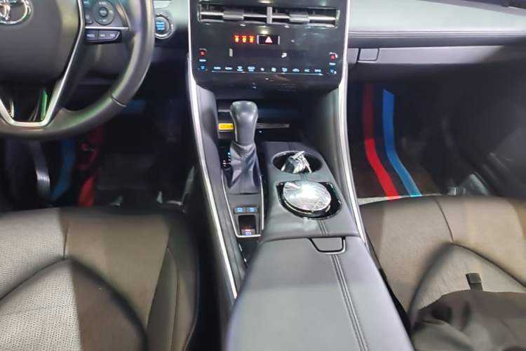 Used Toyota Avalon 2022 2.0L XLE Premium Edition Gear Lever