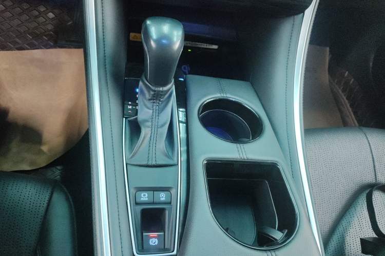 Used Toyota Avalon 2022 2.0L Luxury Edition Gear Lever