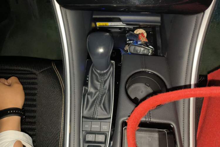 Used Toyota Avalon 2022 2.5L Luxury Edition Gear Lever