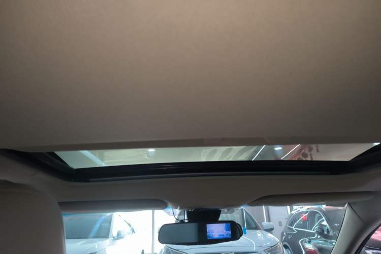Used Toyota Avalon 2022 Dual-Engine 2.5L Luxury Edition Headliner