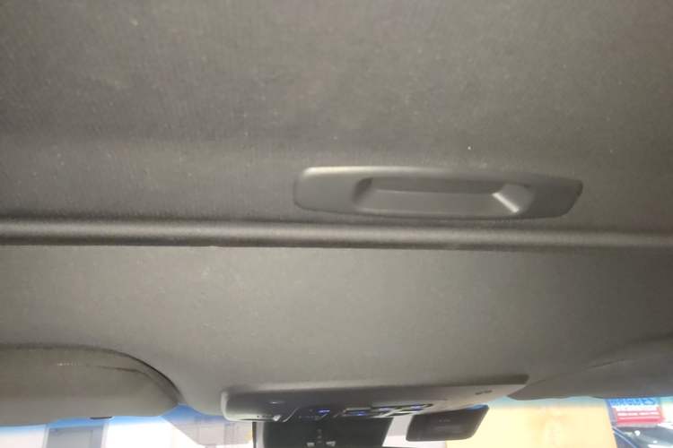 Used Toyota Avalon 2022 Dual-Engine 2.5L Luxury Edition Headliner