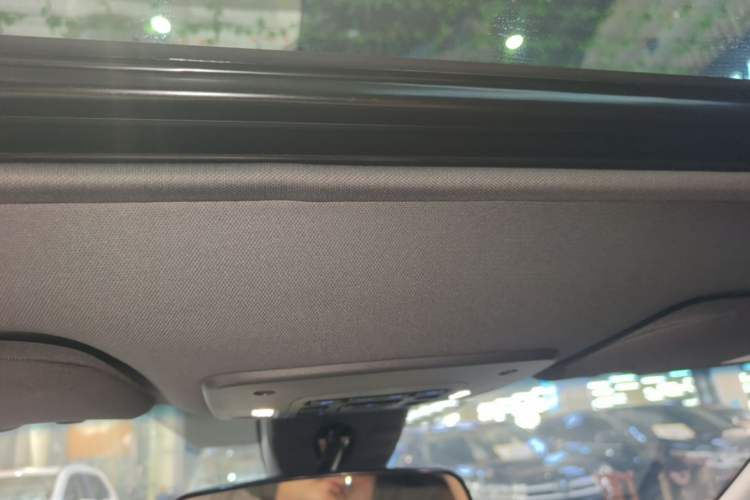 Used Toyota Avalon 2022 2.0L XLE Premium Edition Headliner