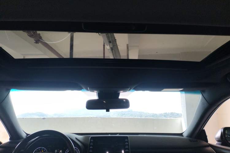 Used Toyota Avalon 2022 2.0L XLE Premium Edition Headliner