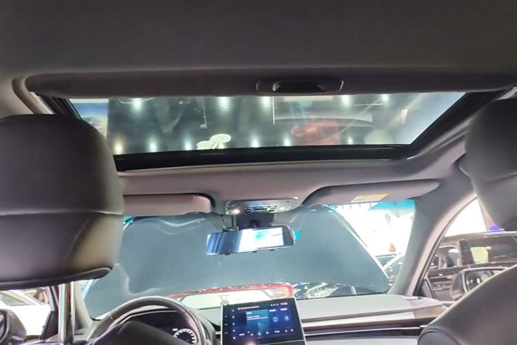Used Toyota Avalon 2022 2.0L XLE Premium Edition Headliner