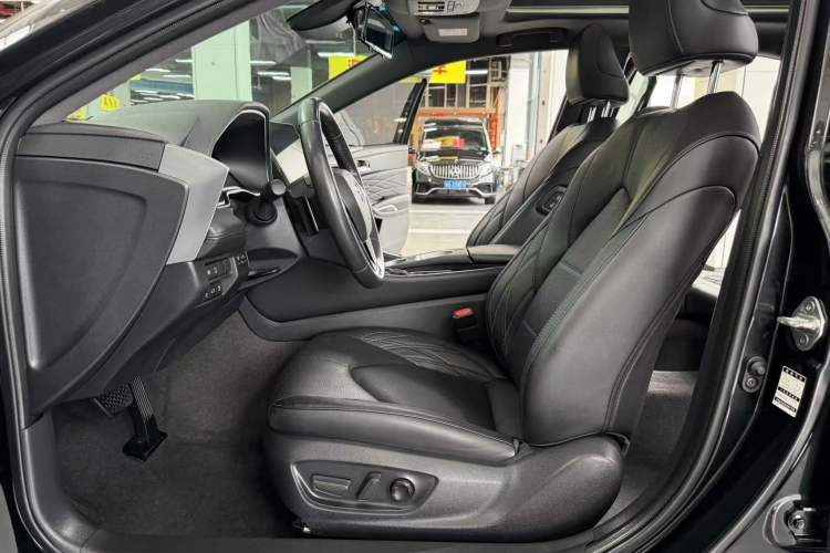 Used Toyota Avalon 2022 2.5L Touring Premium Edition Interior 3