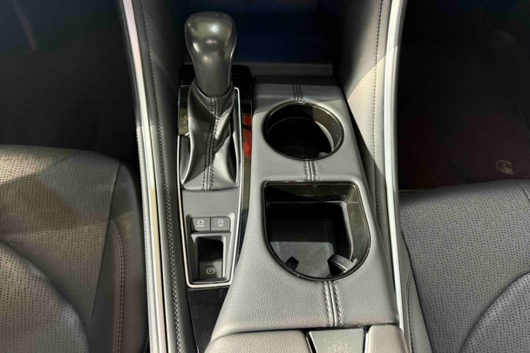 Used Toyota Avalon 2022 2.0L XLE Premium Edition Interior 3
