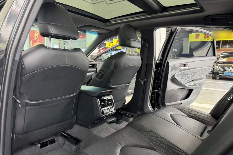 Used Toyota Avalon 2022 2.5L Touring Premium Edition Interior 4