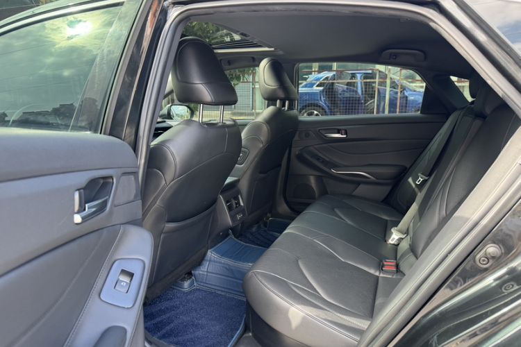 Used Toyota Avalon 2022 Dual-Engine 2.5L Luxury Edition Interior 4