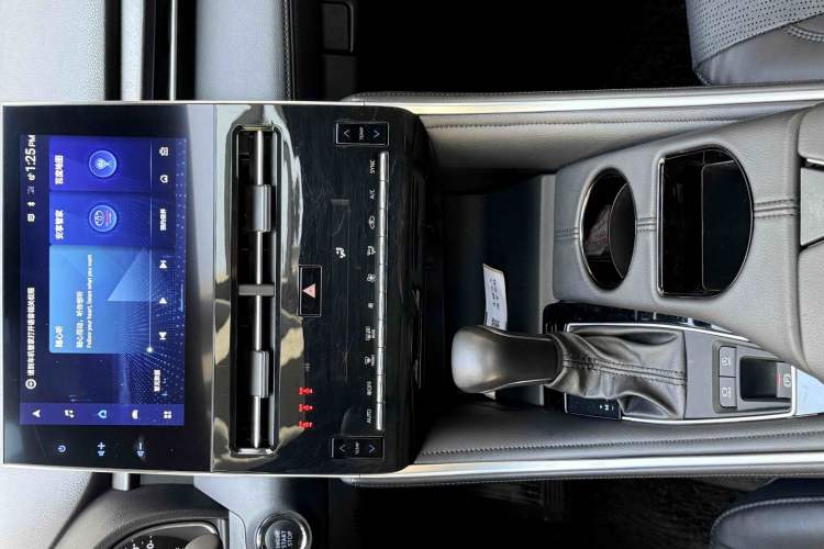 Used Toyota Avalon 2022 2.0L Luxury Edition Interior 4