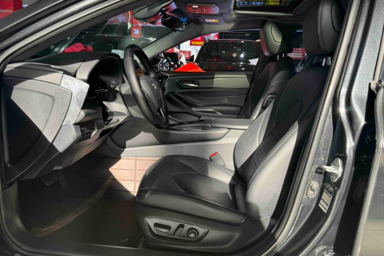 Used Toyota Avalon 2022 2.0L XLE Premium Edition Interior 4