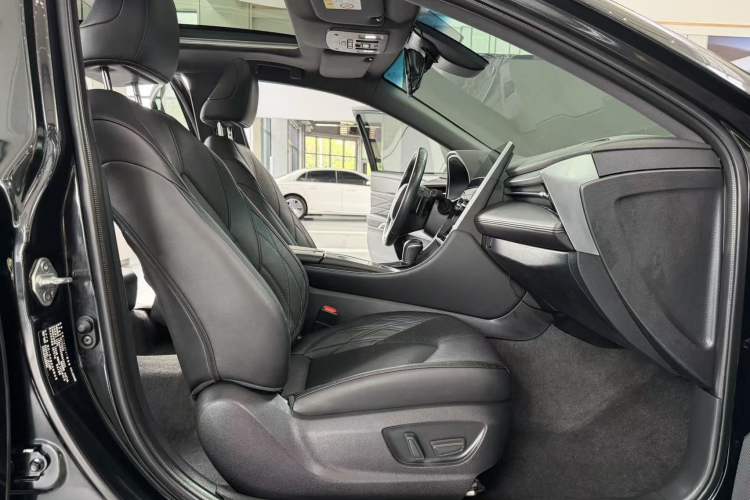 Used Toyota Avalon 2022 2.5L Touring Premium Edition Interior 5
