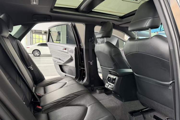 Used Toyota Avalon 2022 2.5L Touring Premium Edition Interior 6