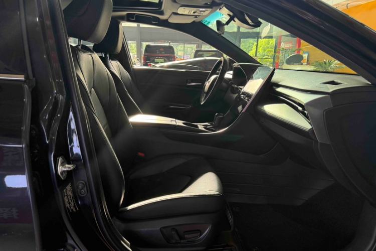 Used Toyota Avalon 2022 2.0L XLE Premium Edition Interior 6