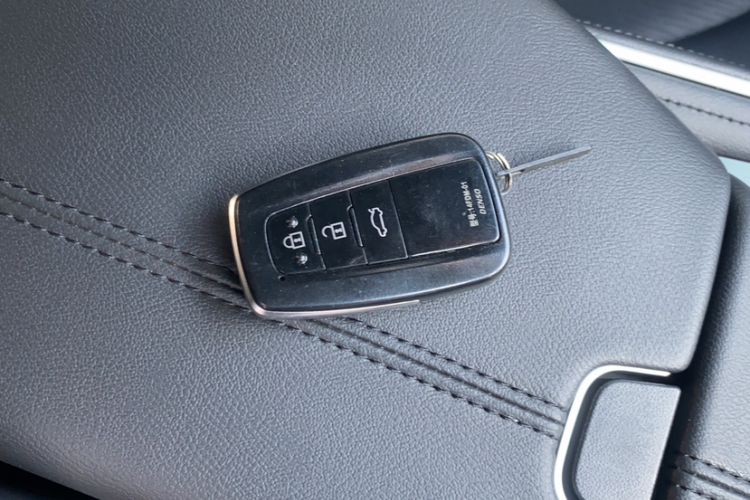 Used Toyota Avalon 2022 Dual-Engine 2.5L Luxury Edition Interior 8