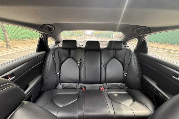 Used Toyota Avalon 2022 2.0L Ambition Edition Interior 9