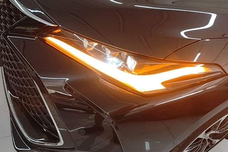 Used Toyota Avalon 2022 2.5L Ambition Edition Left Front Headlight