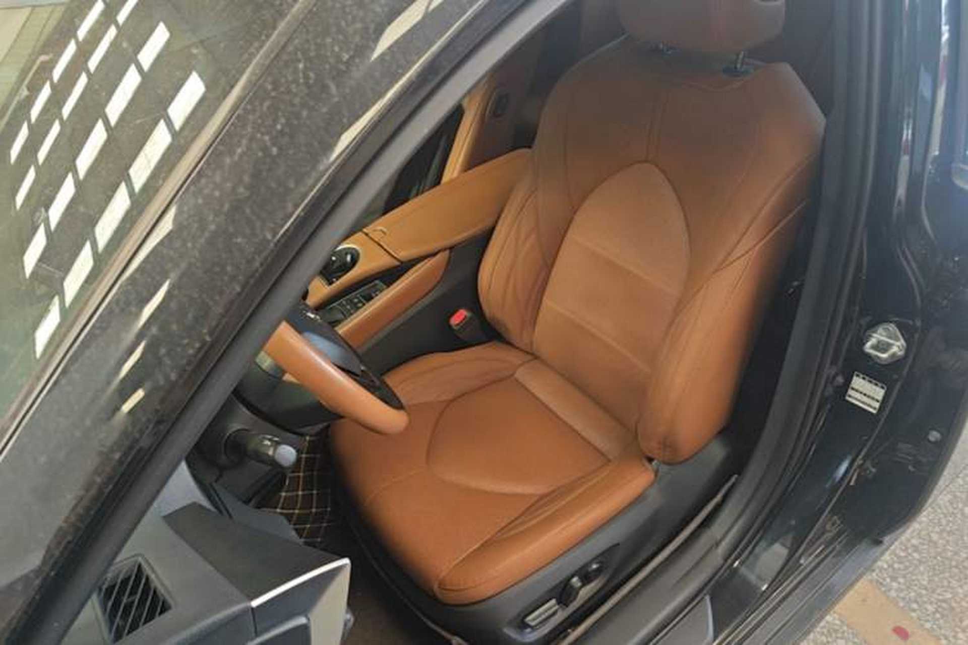 Used Toyota Avalon 2022 Dual-Engine 2.5L XLE Premium Edition Left Front Seat