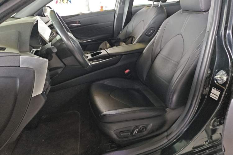 Used Toyota Avalon 2022 2.0L XLE Premium Edition Left Front Seat