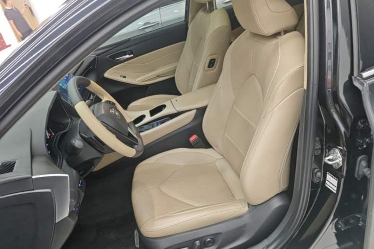 Used Toyota Avalon 2022 2.5L Luxury Edition Left Front Seat