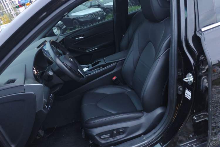 Used Toyota Avalon 2022 2.0L Luxury Edition Left Front Seat