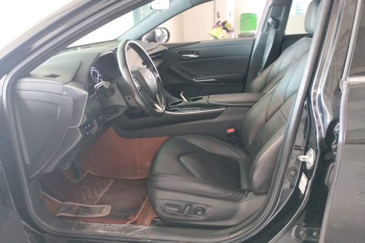 Used Toyota Avalon 2022 2.0L XLE Premium Edition Left Front Seat