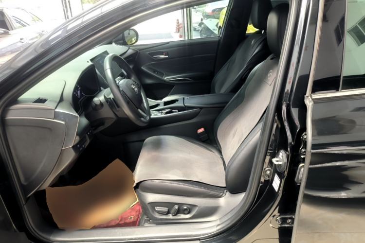 Used Toyota Avalon 2022 2.5L Luxury Edition Left Front Seat