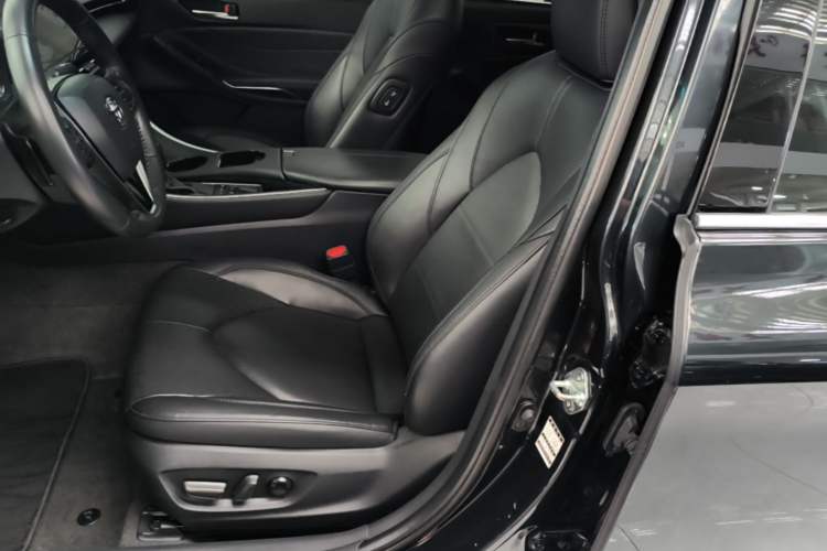 Used Toyota Avalon 2022 2.5L Luxury Edition Left Front Seat