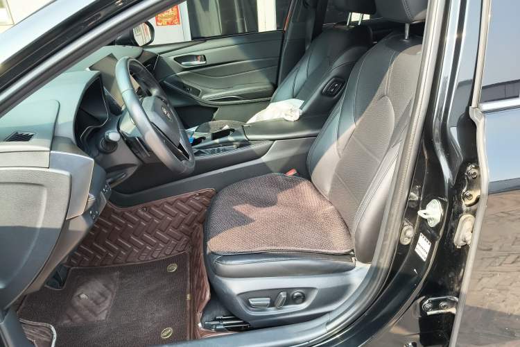 Used Toyota Avalon 2022 2.5L Luxury Edition Left Front Seat