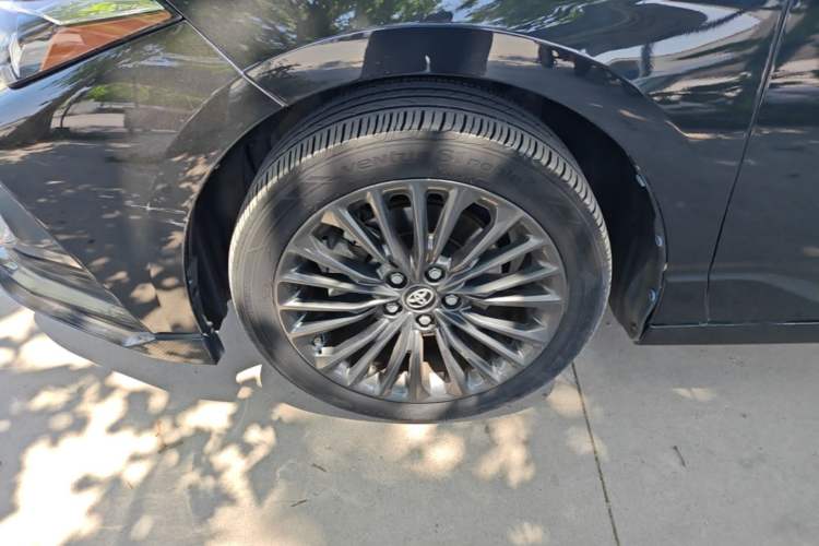 Used Toyota Avalon 2022 2.5L Touring Premium Edition Left Front Wheel Hub