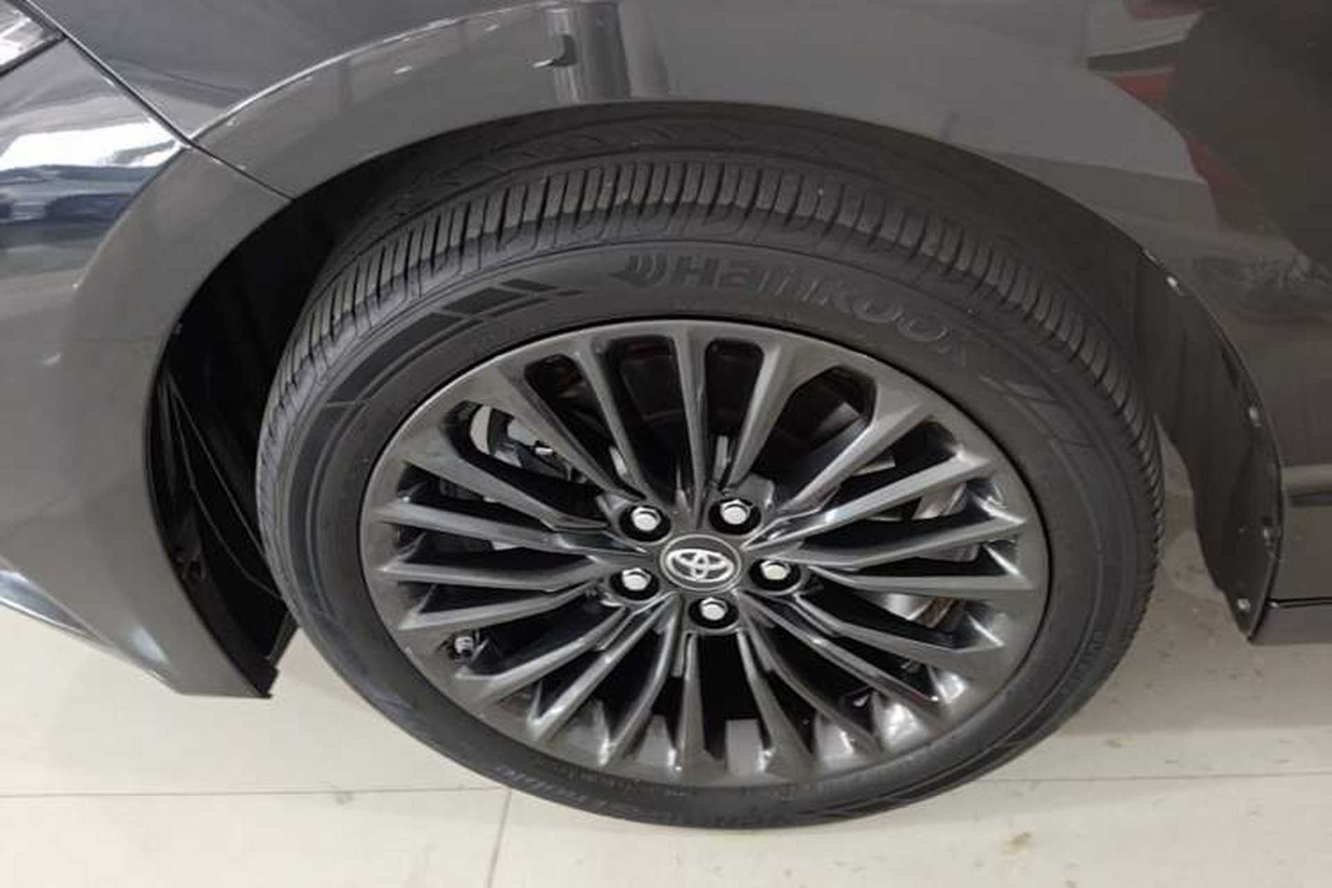 Used Toyota Avalon 2022 2.0L XLE Premium Edition Left Front Wheel Hub