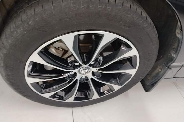 Used Toyota Avalon 2022 2.5L Ambition Edition Left Front Wheel Hub