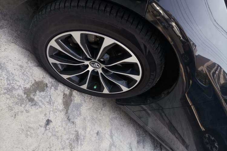 Used Toyota Avalon 2022 2.5L Luxury Edition Left Front Wheel Hub