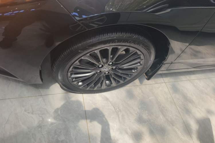 Used Toyota Avalon 2022 2.0L XLE Premium Edition Left Front Wheel Hub