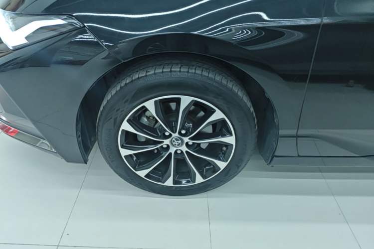 Used Toyota Avalon 2022 2.5L Luxury Edition Left Front Wheel Hub