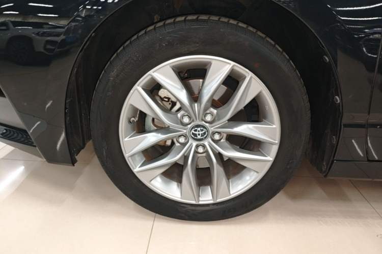 Used Toyota Avalon 2022 2.0L Luxury Edition Left Front Wheel Hub