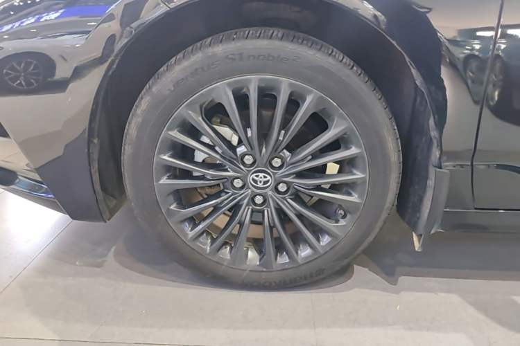 Used Toyota Avalon 2022 2.0L XLE Premium Edition Left Front Wheel Hub