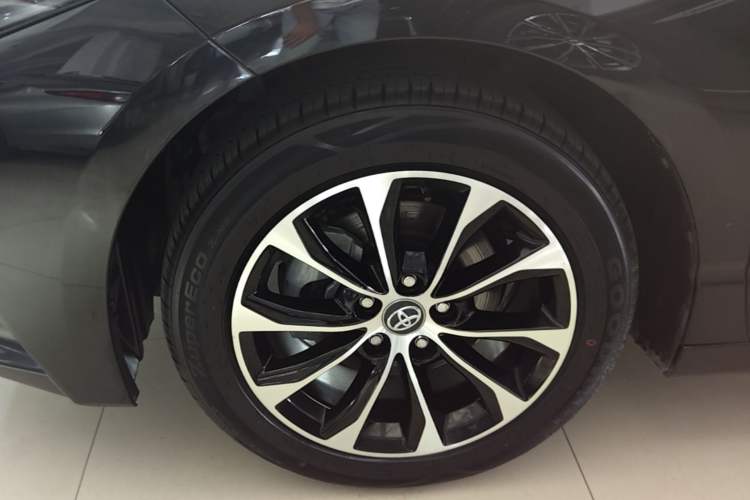 Used Toyota Avalon 2022 2.0L Luxury Edition Left Front Wheel Hub