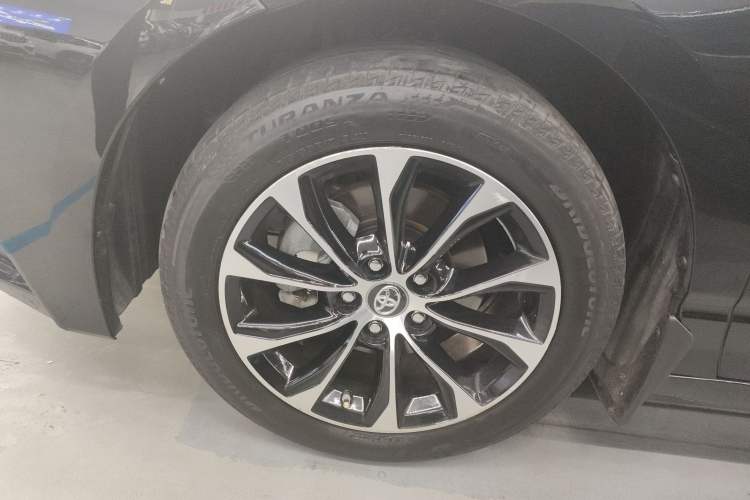 Used Toyota Avalon 2022 2.0L Luxury Edition Left Front Wheel Hub