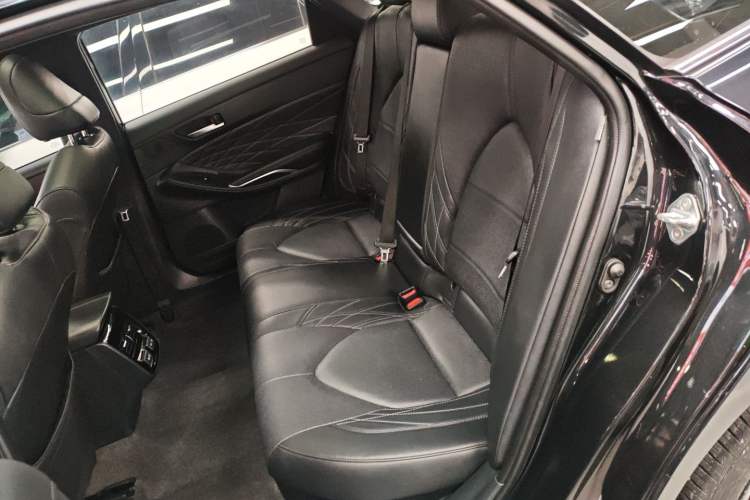 Used Toyota Avalon 2022 Dual-Engine 2.5L XLE Premium Edition Left Rear Seat
