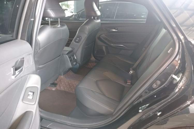Used Toyota Avalon 2022 Dual-Engine 2.5L Luxury Edition Left Rear Seat