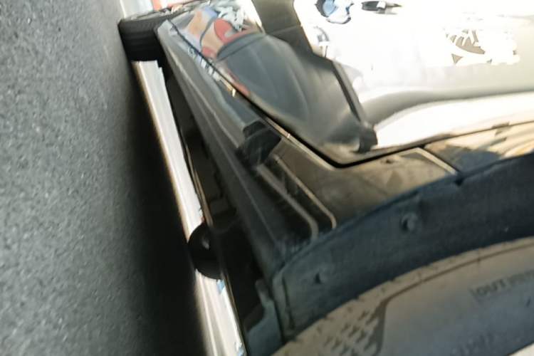 Used Toyota Avalon 2022 2.5L Luxury Edition Left Side Sill