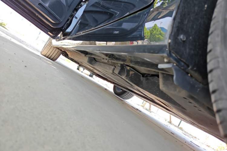 Used Toyota Avalon 2022 2.5L Touring Premium Edition Left Side Sill