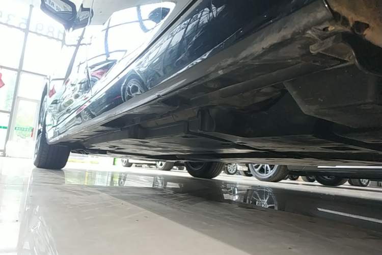 Used Toyota Avalon 2022 Dual-Engine 2.5L Luxury Edition Left Side Sill